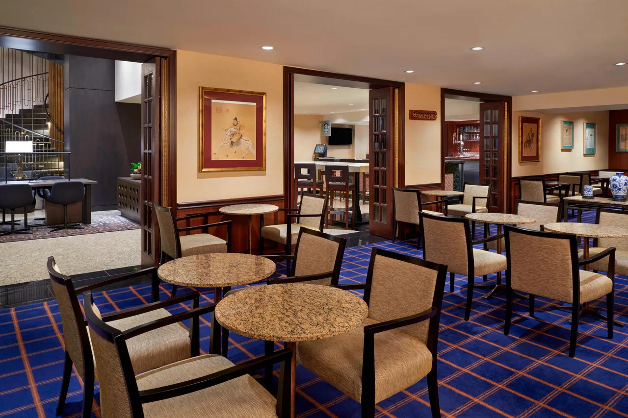 Sheraton Ottawa Hotel — rooms and atmosphere