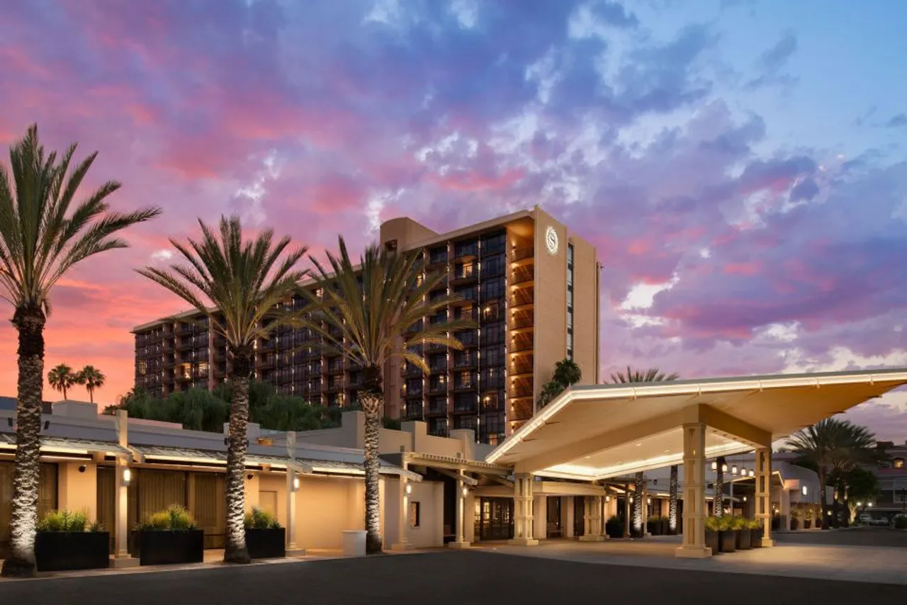 Sheraton Park Hotel at the Anaheim Resort — rooms and atmosphere