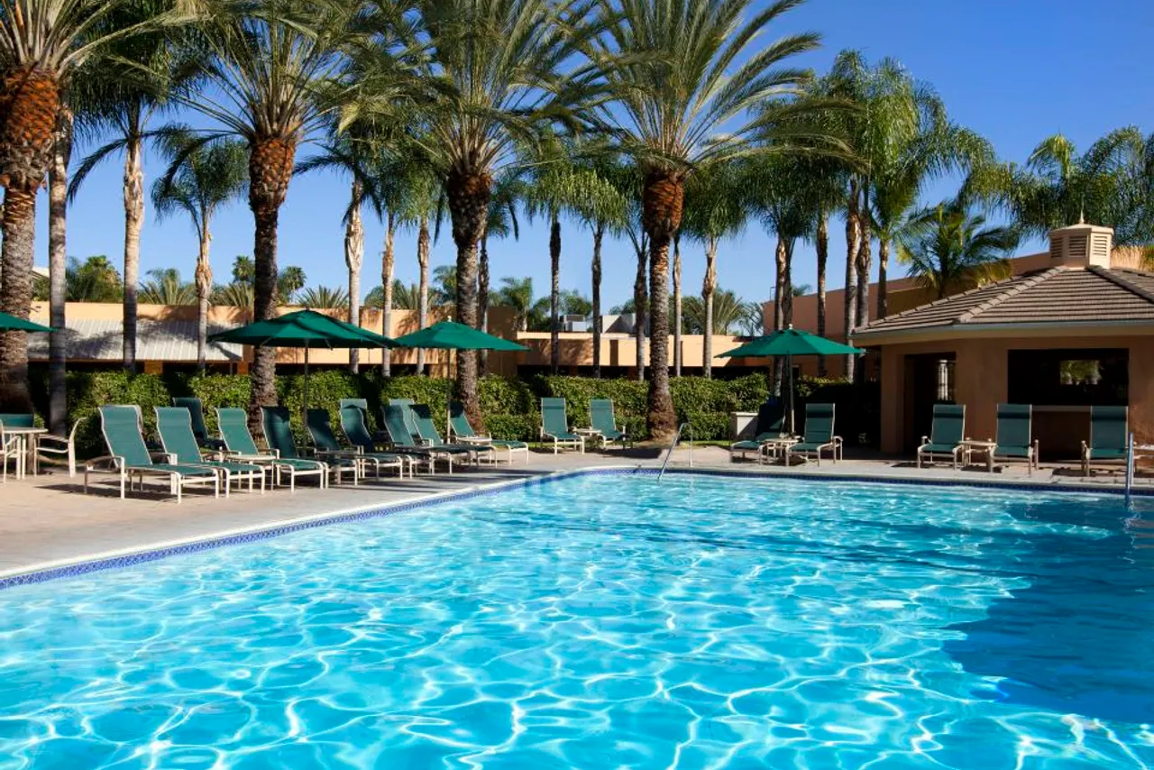 Sheraton Park Hotel at the Anaheim Resort — rooms and atmosphere