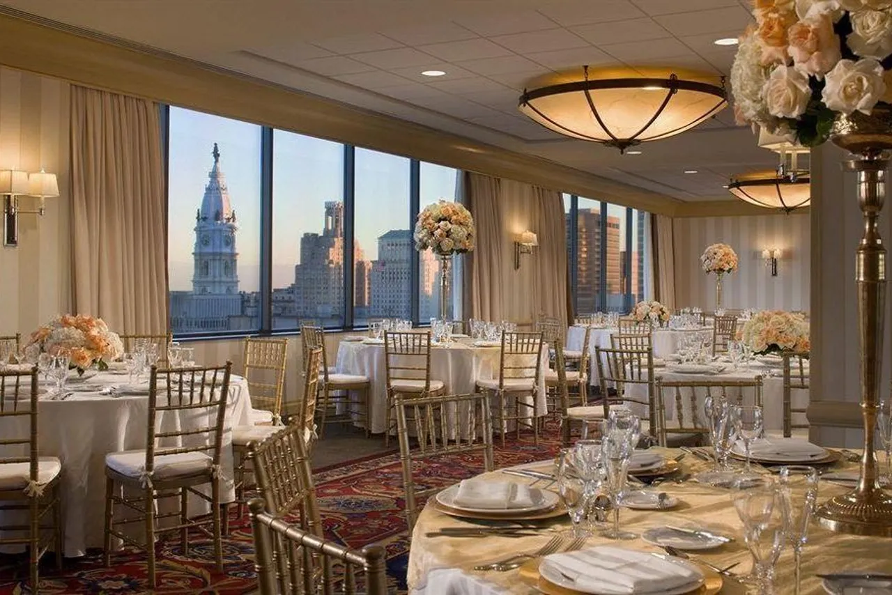 Sheraton Philadelphia Downtown — rooms and atmosphere