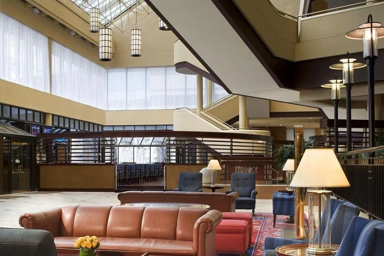 Sheraton Philadelphia Downtown — rooms and atmosphere