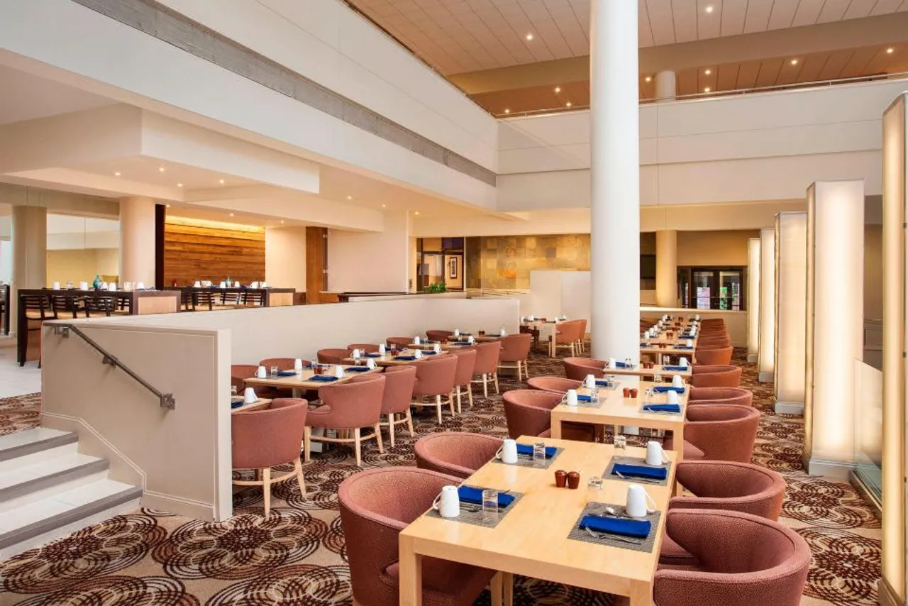 Sheraton Philadelphia Downtown — rooms and atmosphere