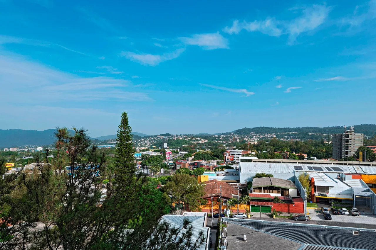 Sheraton Presidente San Salvador — rooms and atmosphere