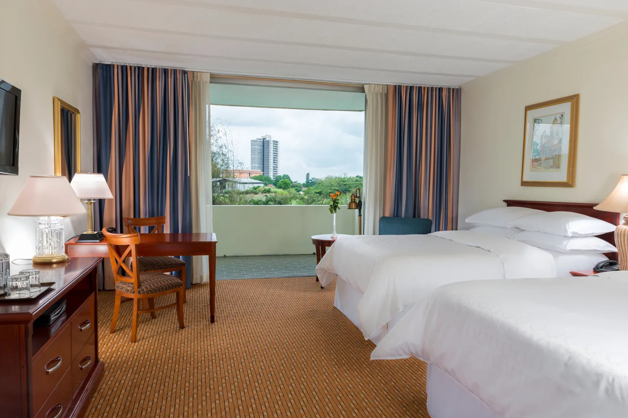 Sheraton Presidente San Salvador — rooms and atmosphere