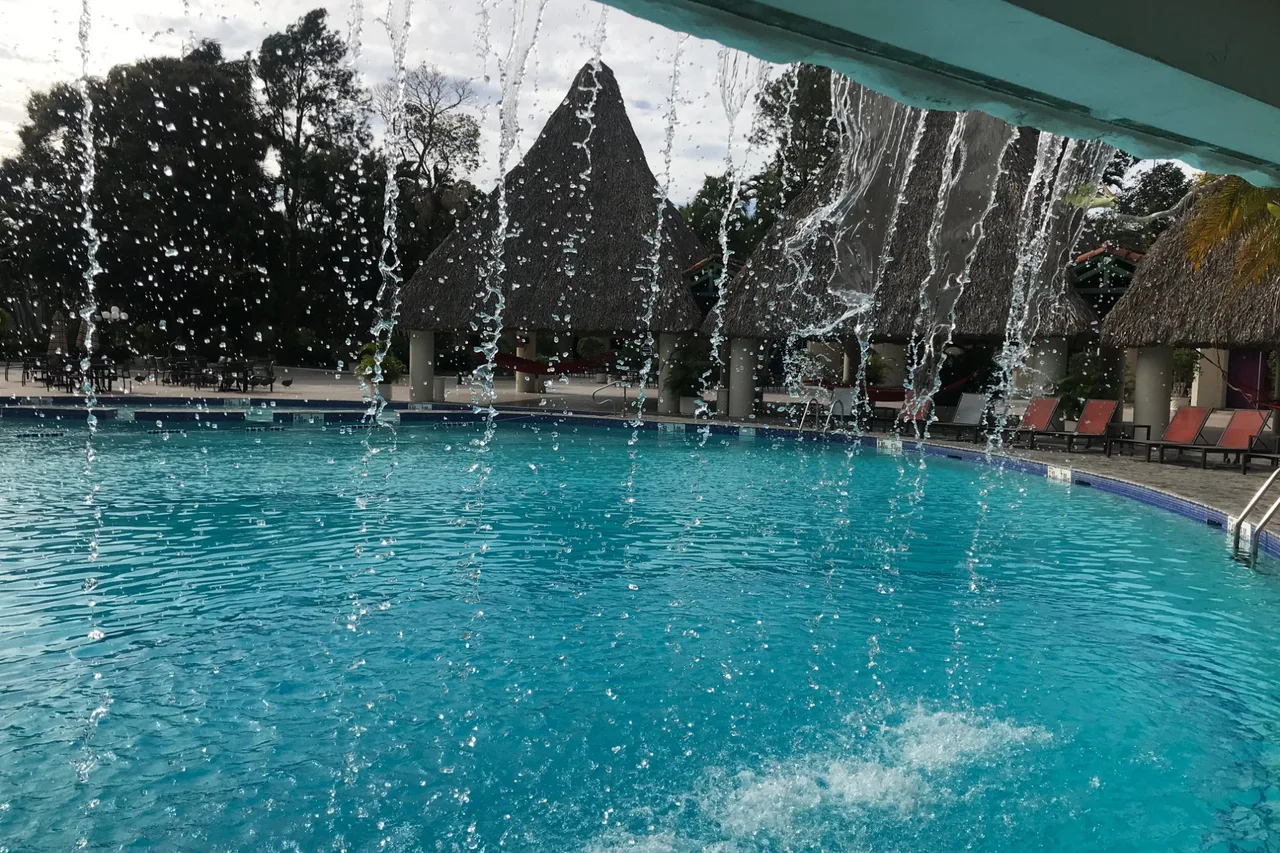Sheraton Presidente San Salvador — rooms and atmosphere