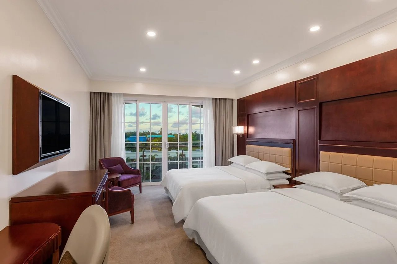 Sheraton Samoa Aggie Grey's Hotel & Bungalows — rooms and atmosphere