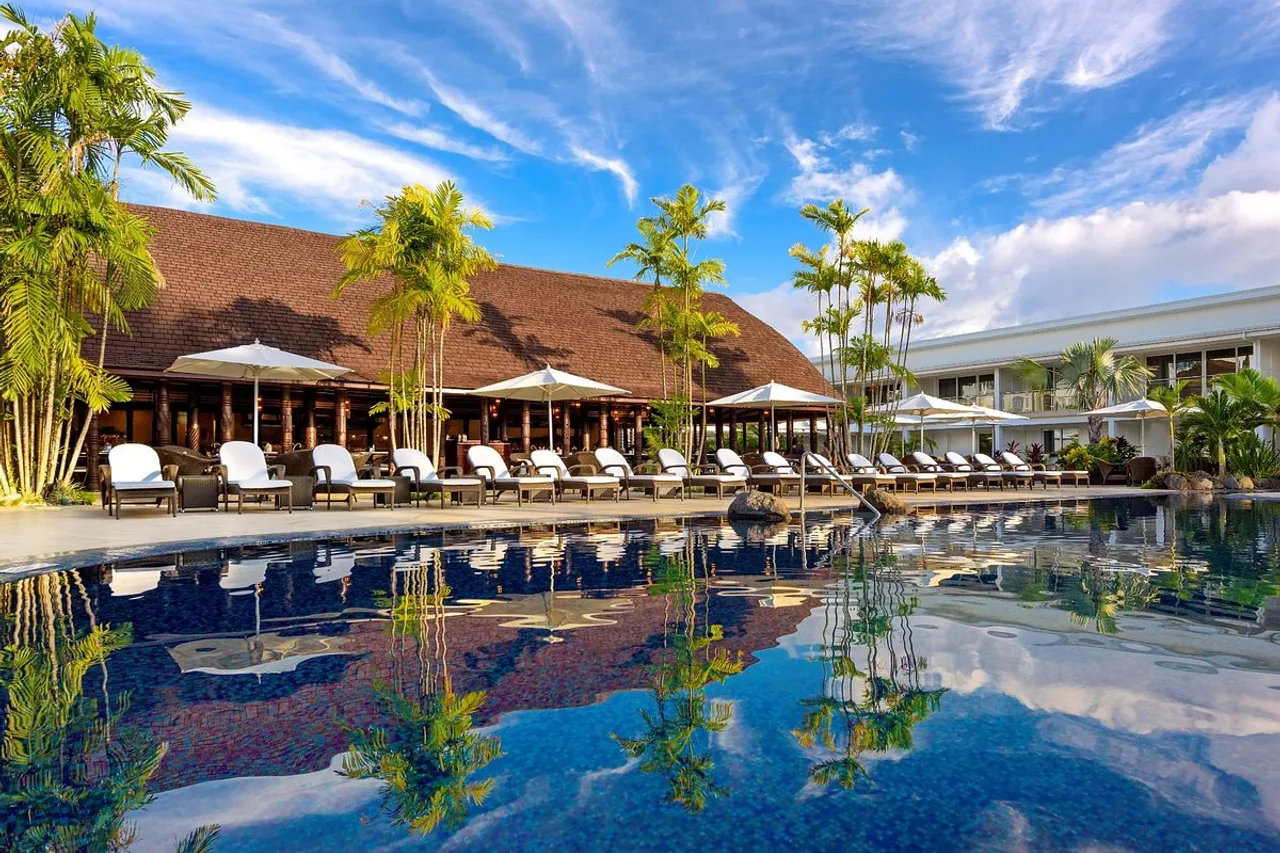 Sheraton Samoa Aggie Grey's Hotel & Bungalows — rooms and atmosphere