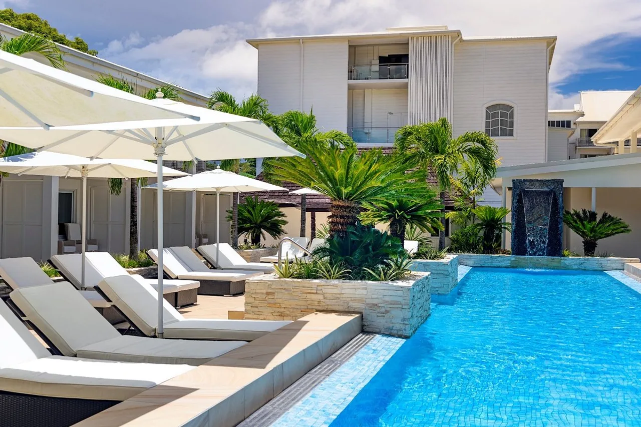 Sheraton Samoa Aggie Grey's Hotel & Bungalows — rooms and atmosphere