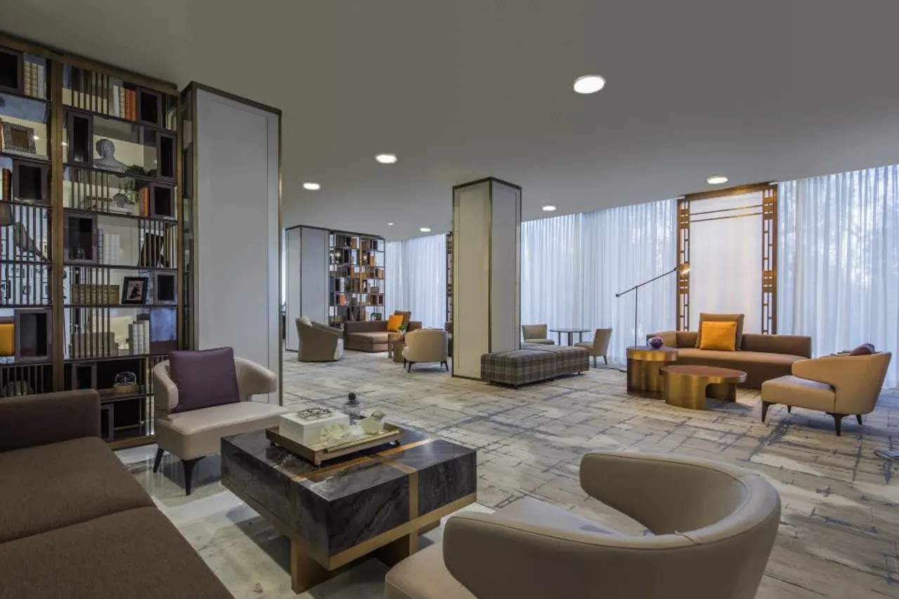 Sheraton Universal Hotel — rooms and atmosphere
