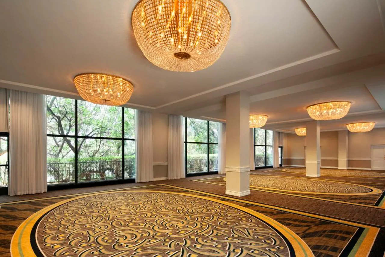 Sheraton Universal Hotel — rooms and atmosphere