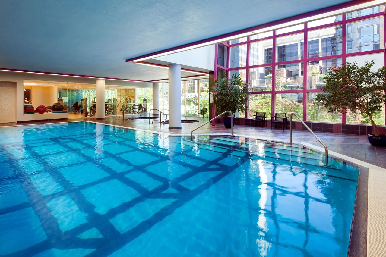 Sheraton Vancouver Wall Centre — rooms and atmosphere