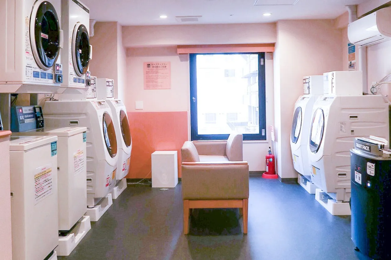 Shinsaibashi ARTY Inn — ภาพห้องพักและบรรยากาศ