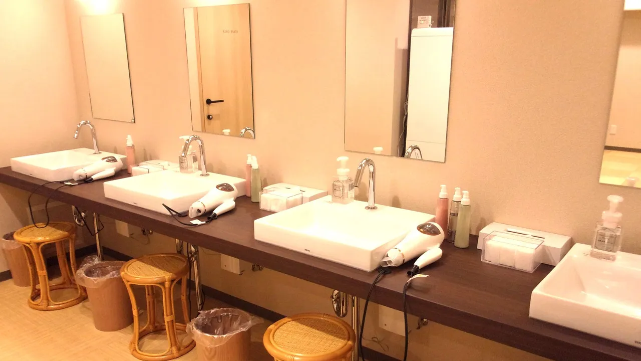 Shinsaibashi ARTY Inn — ภาพห้องพักและบรรยากาศ