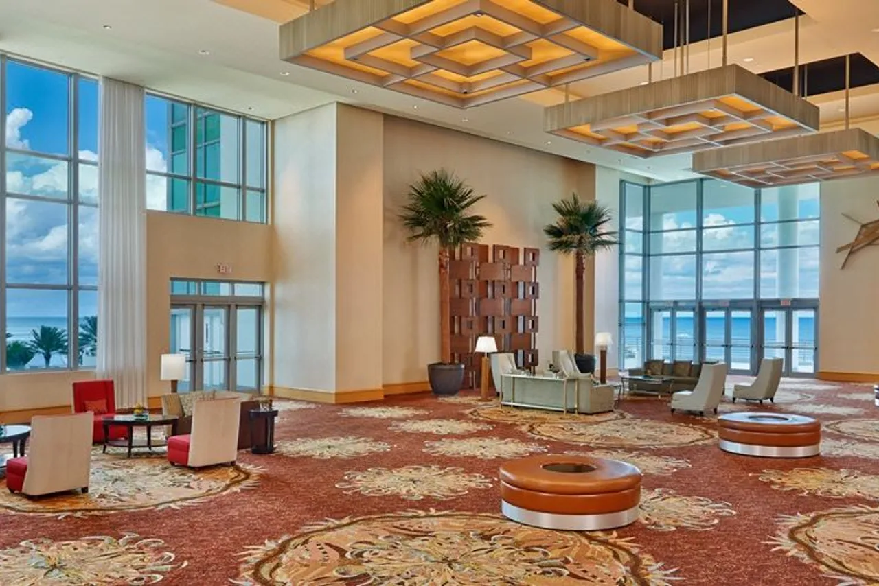 Signia by Hilton Diplomat Beach Resort — rooms and atmosphere
