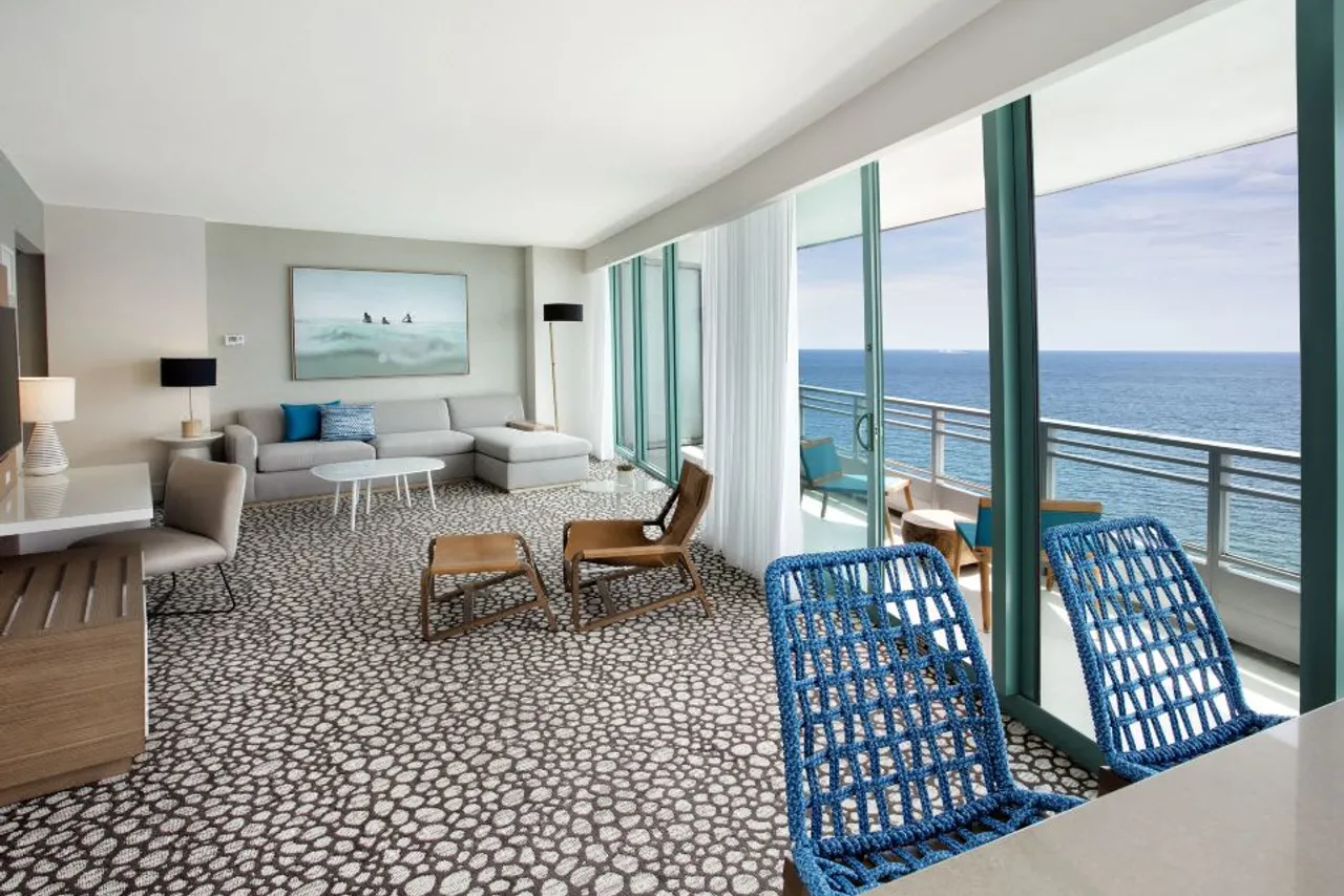 Signia by Hilton Diplomat Beach Resort — rooms and atmosphere