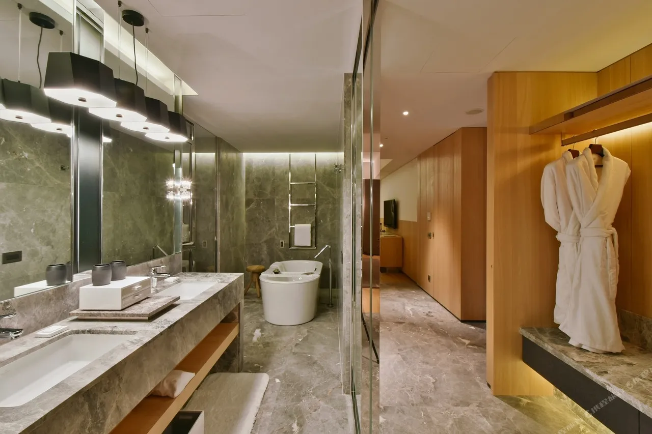 Silks Club — rooms and atmosphere