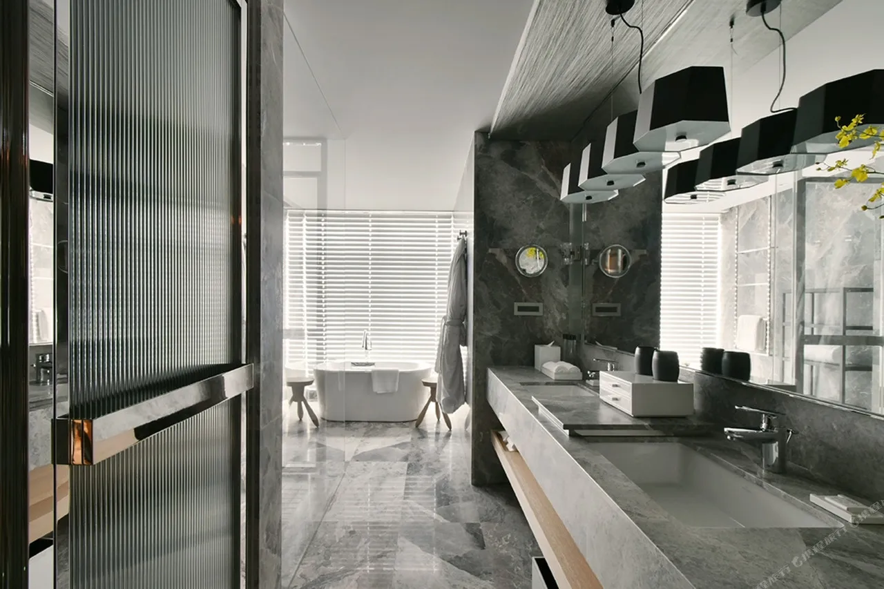 Silks Club — rooms and atmosphere