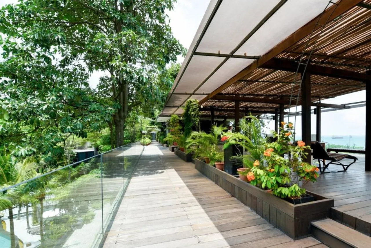 Siloso Beach Resort - Sentosa — rooms and atmosphere