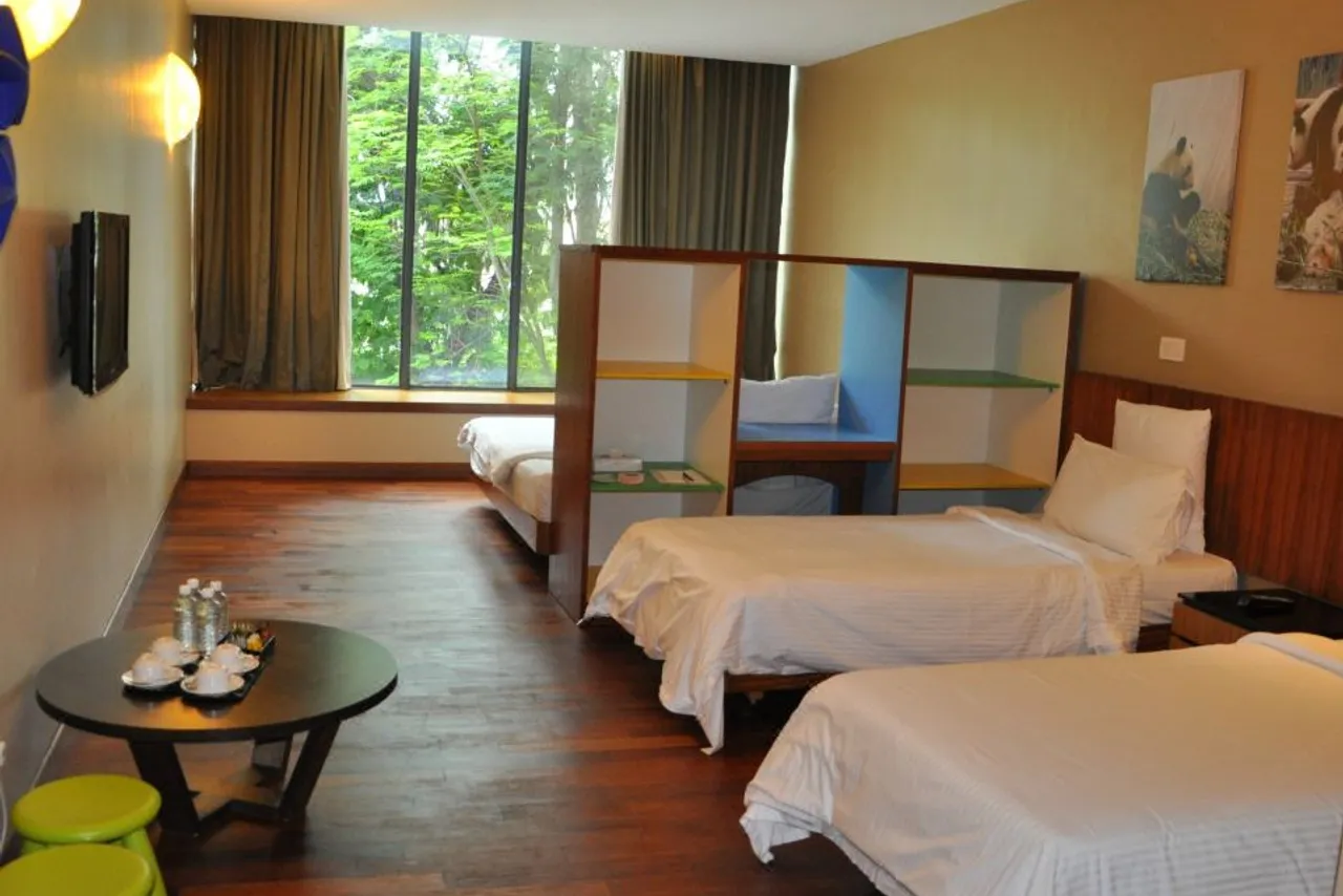 Siloso Beach Resort - Sentosa — rooms and atmosphere