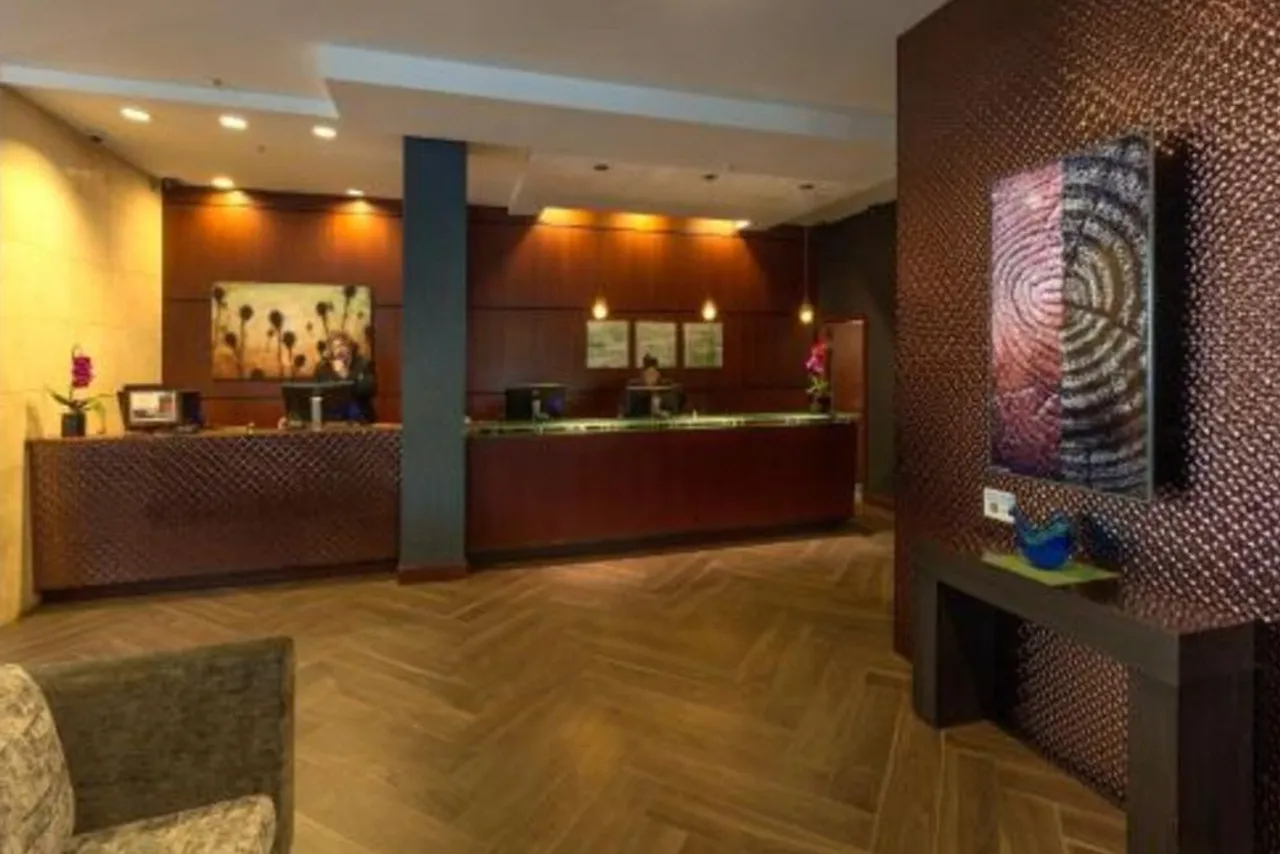 Silver Cloud Hotel - Seattle Stadium — rooms and atmosphere