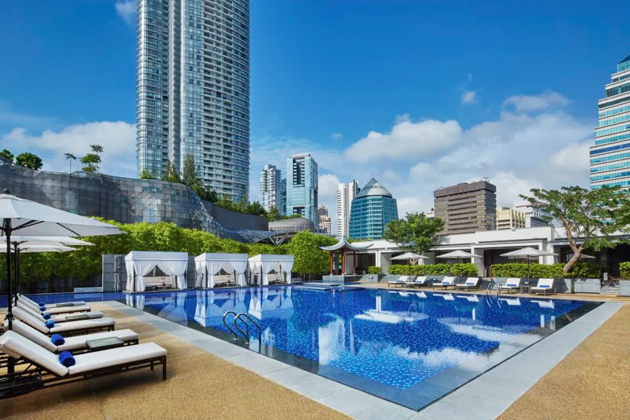 Singapore Marriott Tang Plaza Hotel — rooms and atmosphere