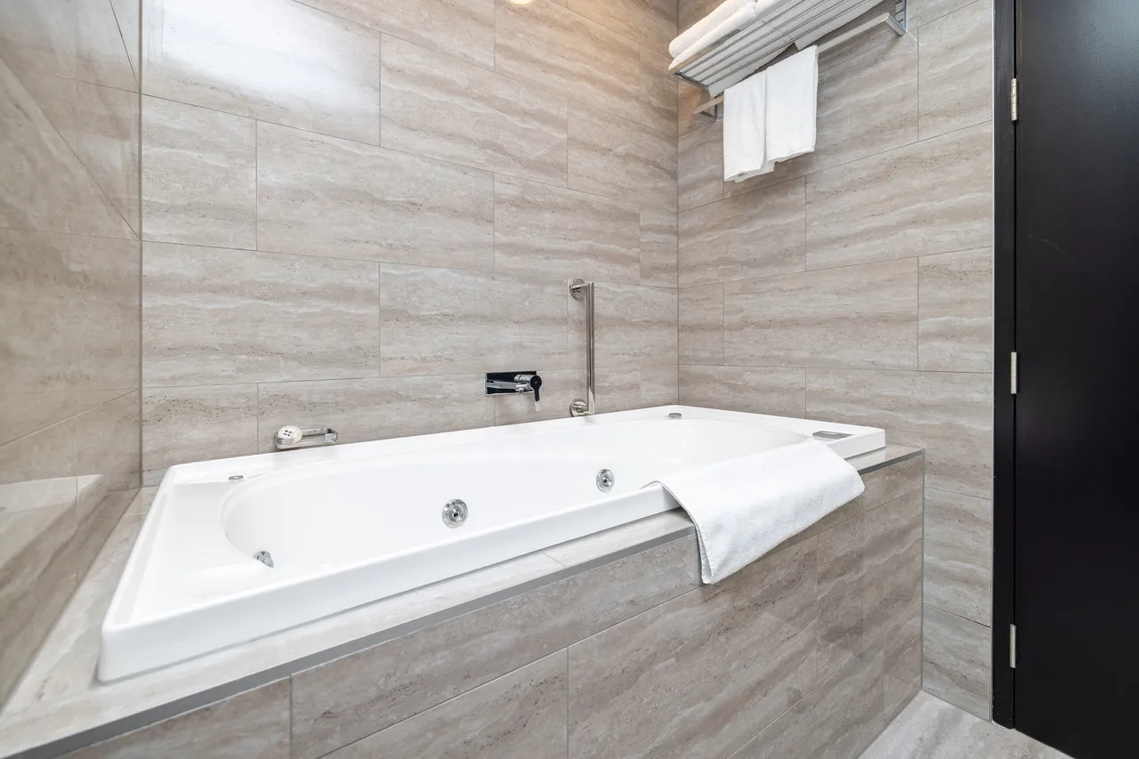 SKYCITY Hotel Auckland — rooms and atmosphere