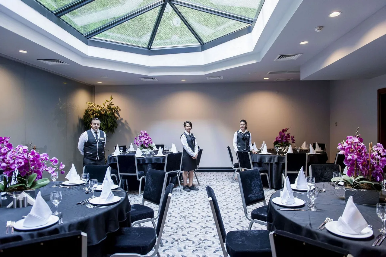 Smart Hotel Izmir — rooms and atmosphere