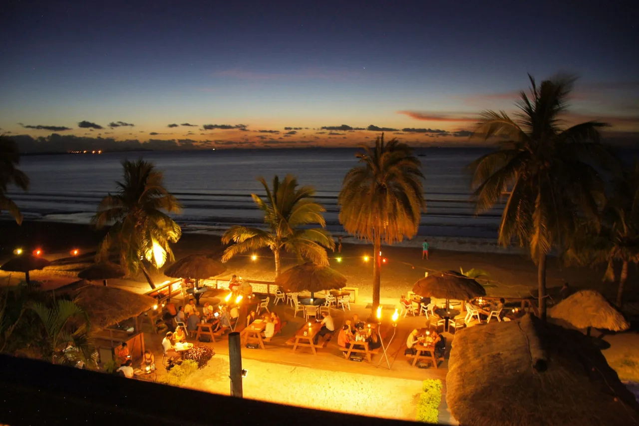 Smugglers Cove Beach Resort — ภาพห้องพักและบรรยากาศ