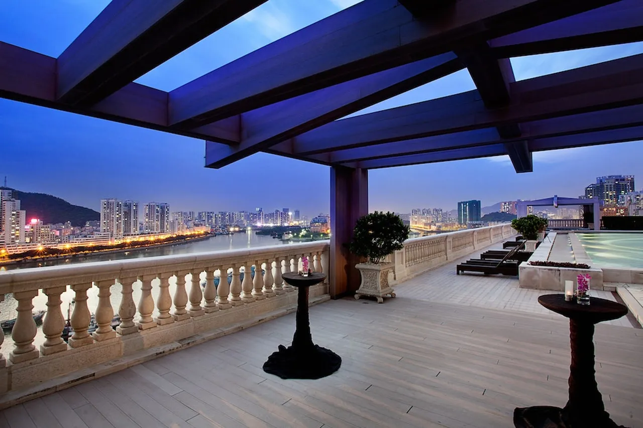 Sofitel Macau at Ponte 16 — rooms and atmosphere