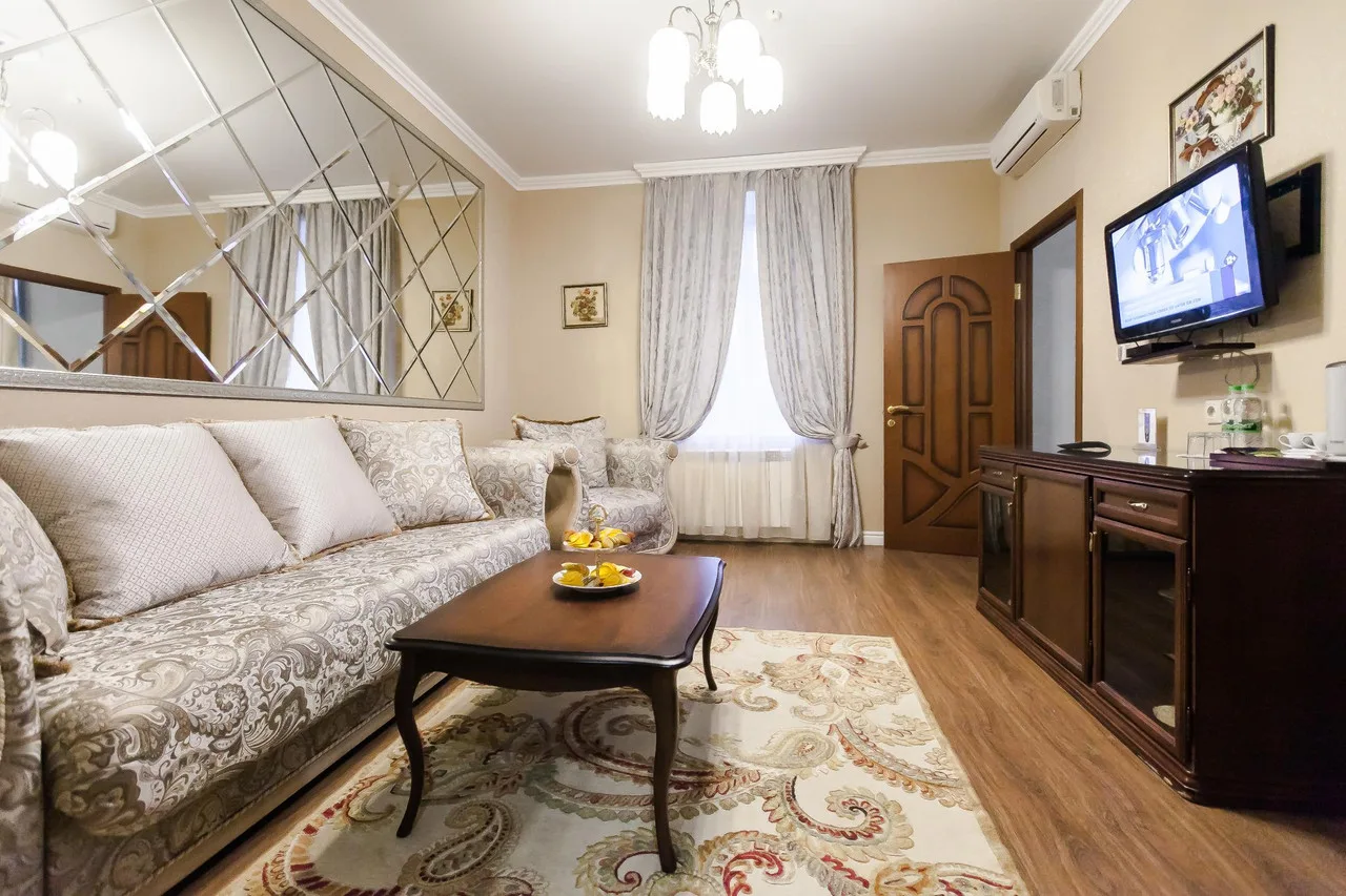 Sokol Hotel — ภาพห้องพักและบรรยากาศ