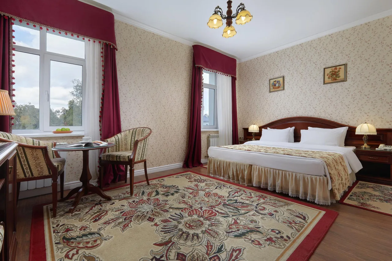Sokol Hotel — ภาพห้องพักและบรรยากาศ