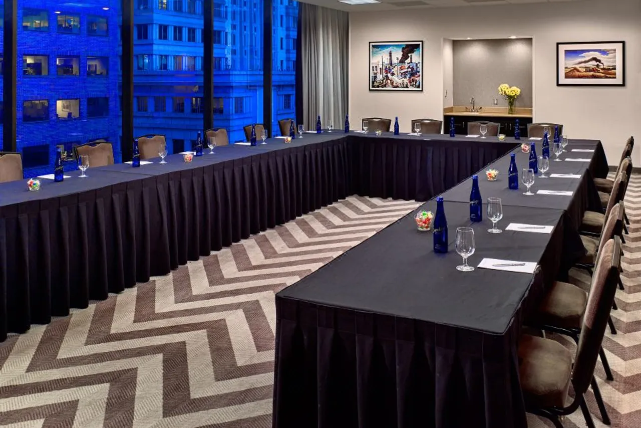 Sonesta Philadelphia Rittenhouse Square — rooms and atmosphere