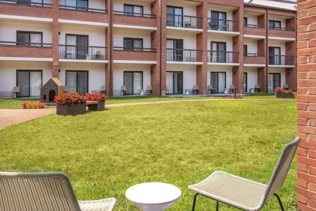 Sonesta Select Boston Foxborough Mansfield — rooms and atmosphere