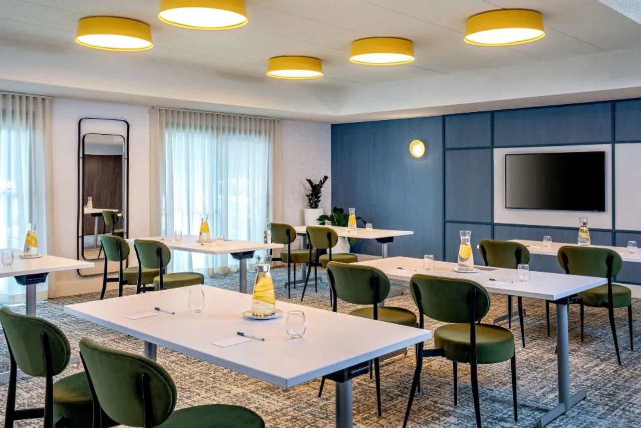 Sonesta Select Boston Foxborough Mansfield — rooms and atmosphere