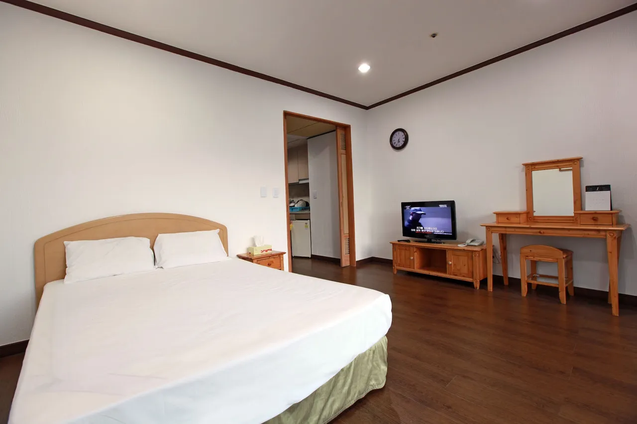 Sorak Pine Resort — rooms and atmosphere