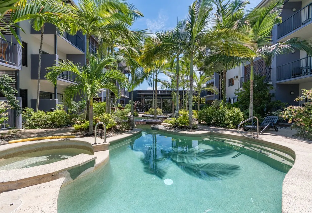 Southern Cross Atrium Apartments — rooms and atmosphere