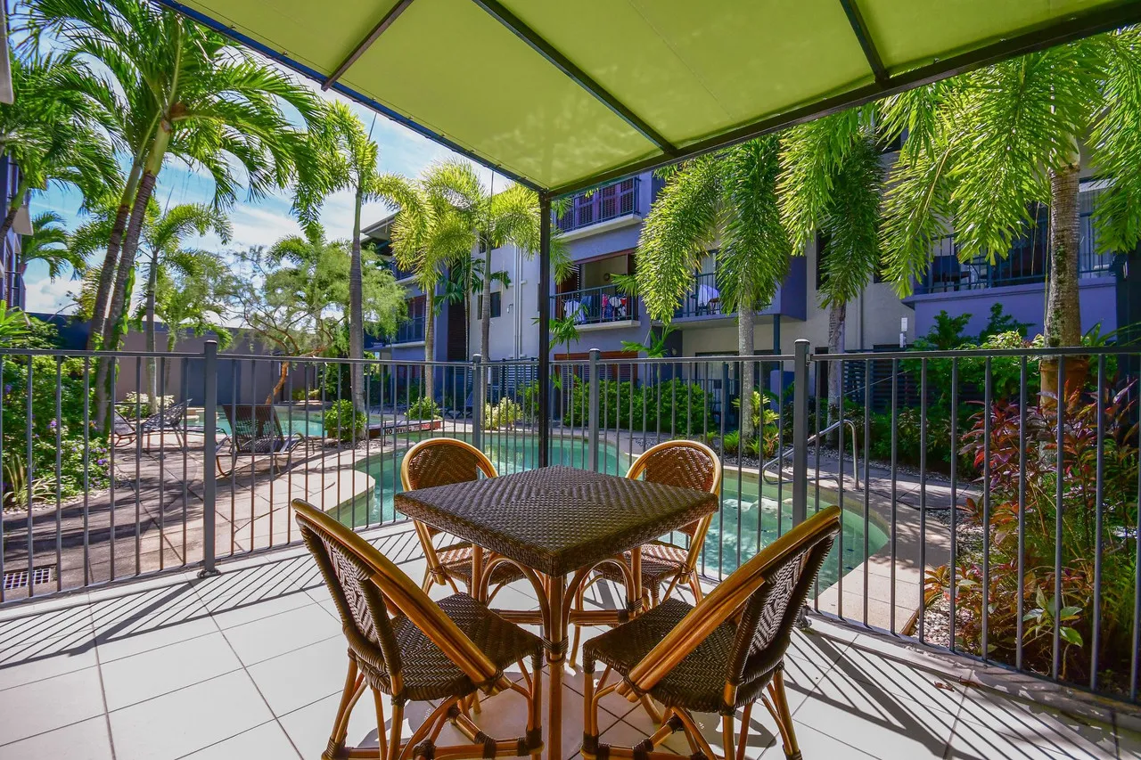 Southern Cross Atrium Apartments — rooms and atmosphere