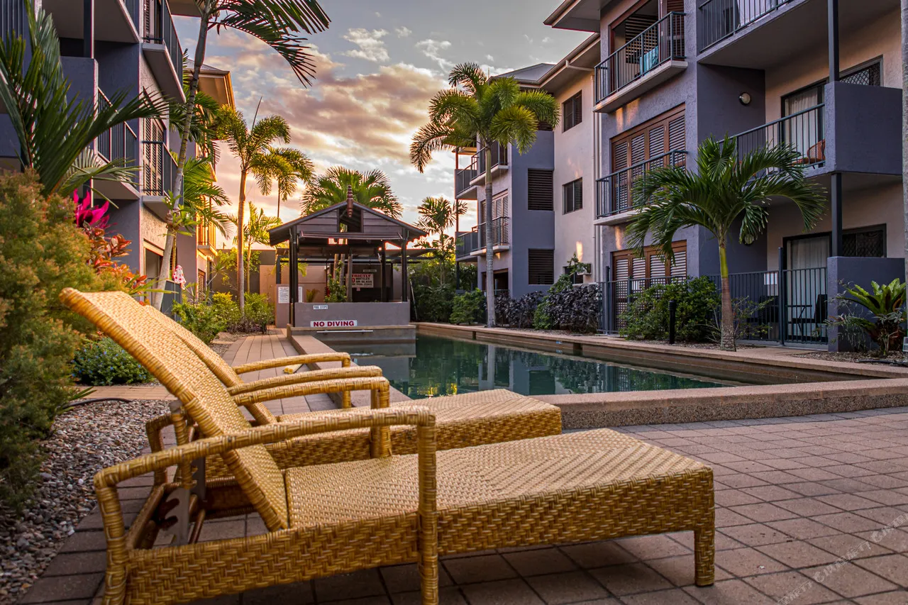 Southern Cross Atrium Apartments — rooms and atmosphere