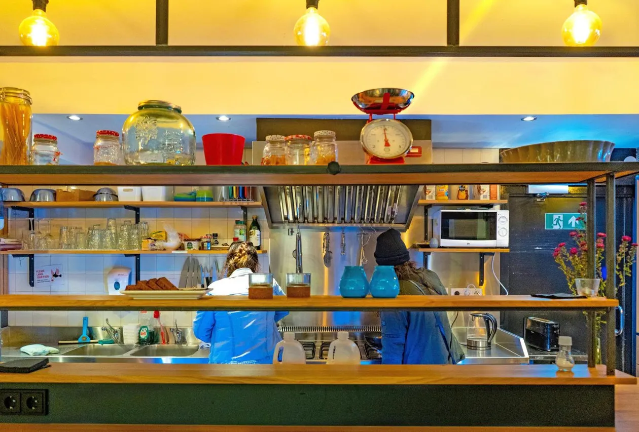 Sparks Hostel Rotterdam — ภาพห้องพักและบรรยากาศ