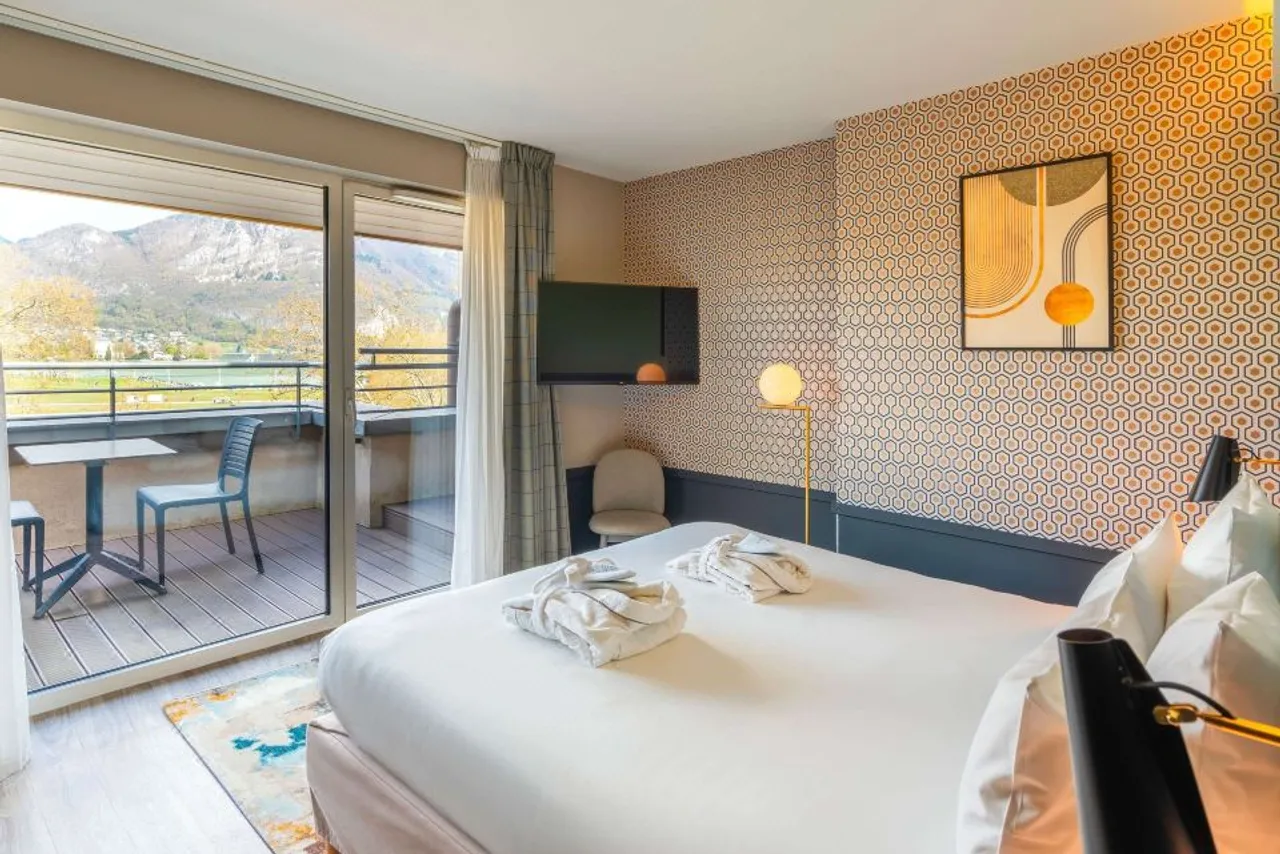 Le Splendid Hotel Lac d'Annecy - Handwritten Collection — rooms and atmosphere