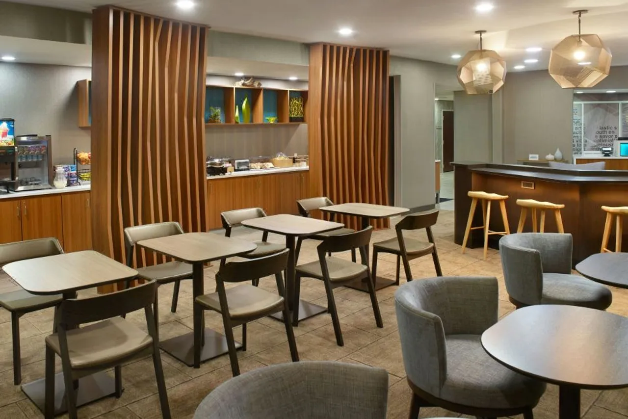 SpringHill Suites by Marriott Atlanta Six Flags — rooms and atmosphere