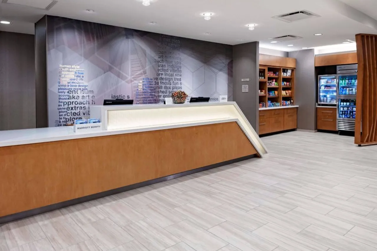 SpringHill Suites by Marriott Kansas City Plaza — rooms and atmosphere