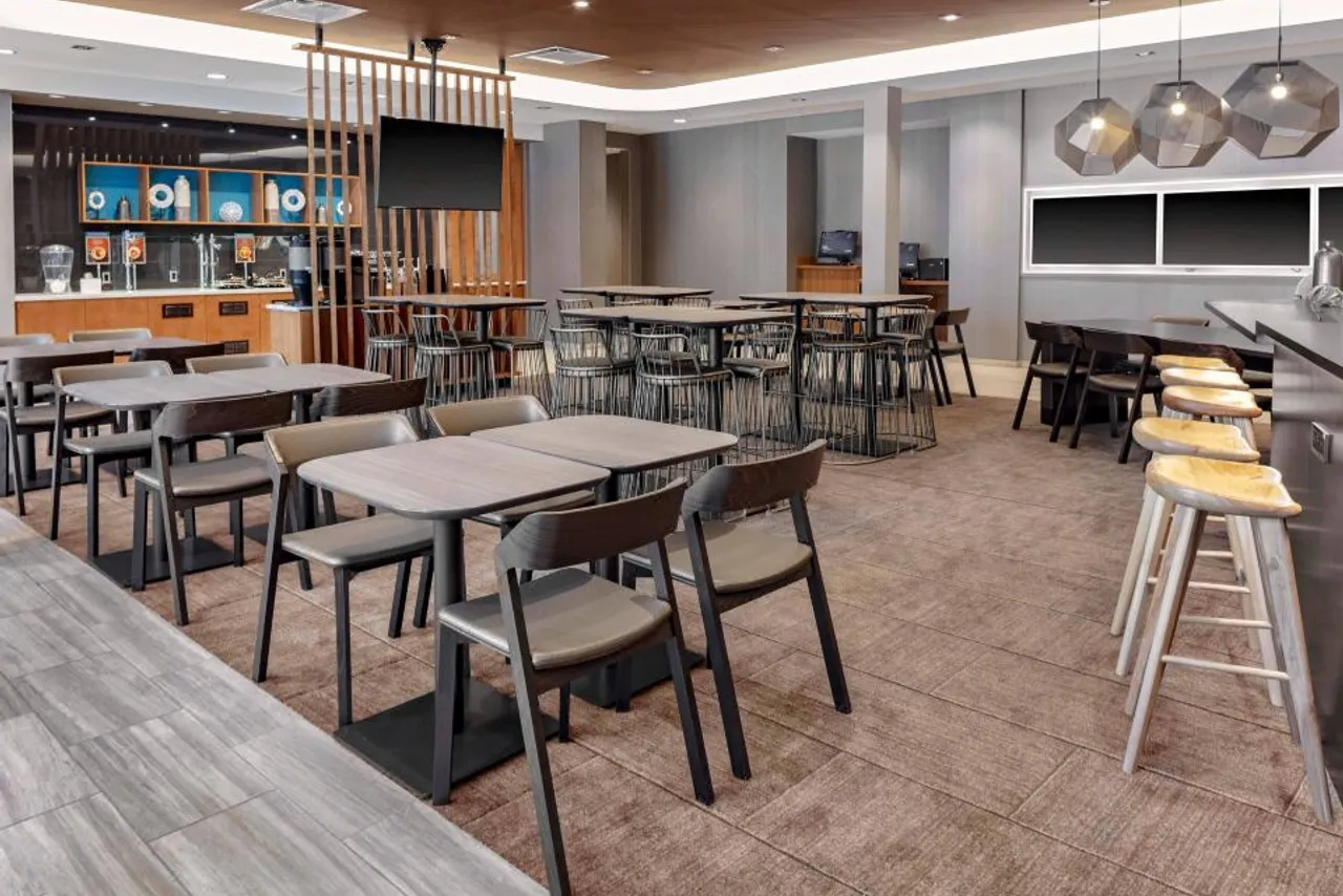 SpringHill Suites by Marriott Kansas City Plaza — rooms and atmosphere