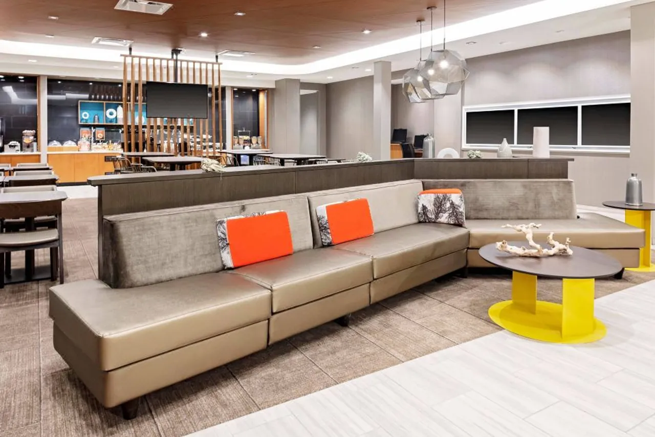 SpringHill Suites by Marriott Kansas City Plaza — rooms and atmosphere