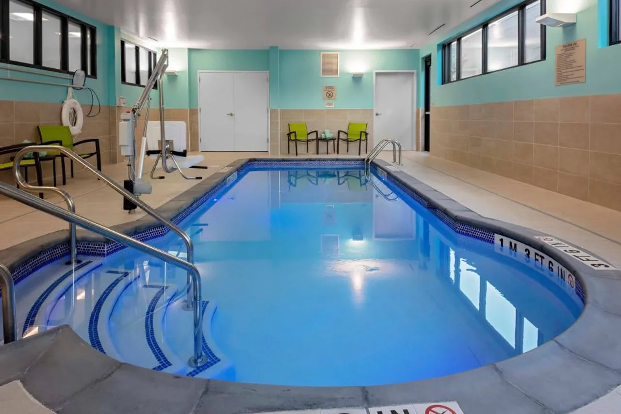 SpringHill Suites by Marriott Kansas City Plaza — rooms and atmosphere