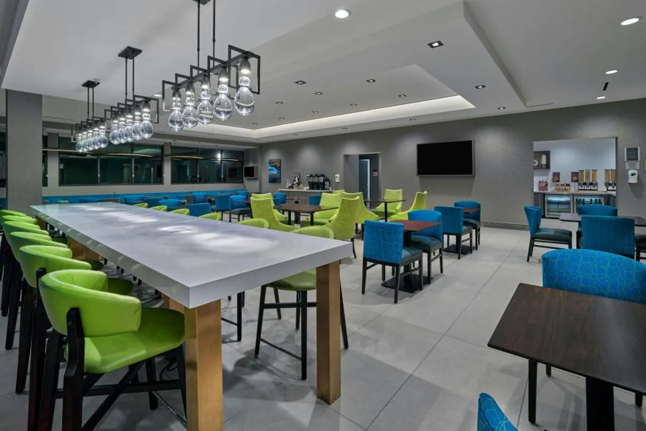 SpringHill Suites by Marriott Wrentham Plainville — rooms and atmosphere