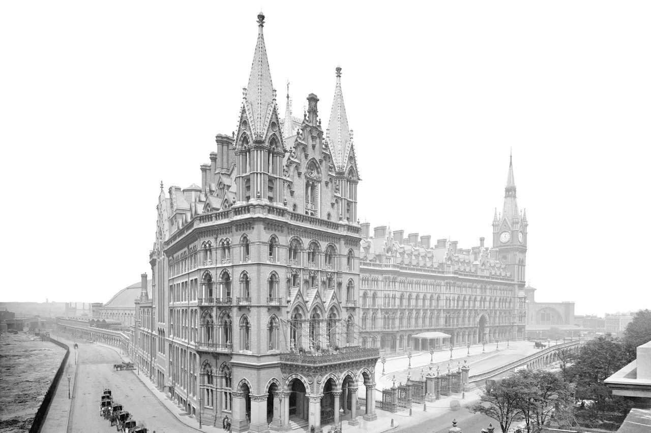 St. Pancras Renaissance Hotel London — rooms and atmosphere