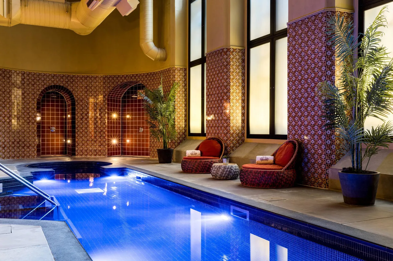 St. Pancras Renaissance Hotel London — rooms and atmosphere