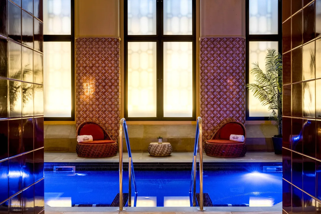 St. Pancras Renaissance Hotel London — rooms and atmosphere