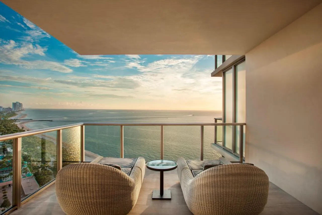 The St. Regis Bal Harbour Resort — rooms and atmosphere